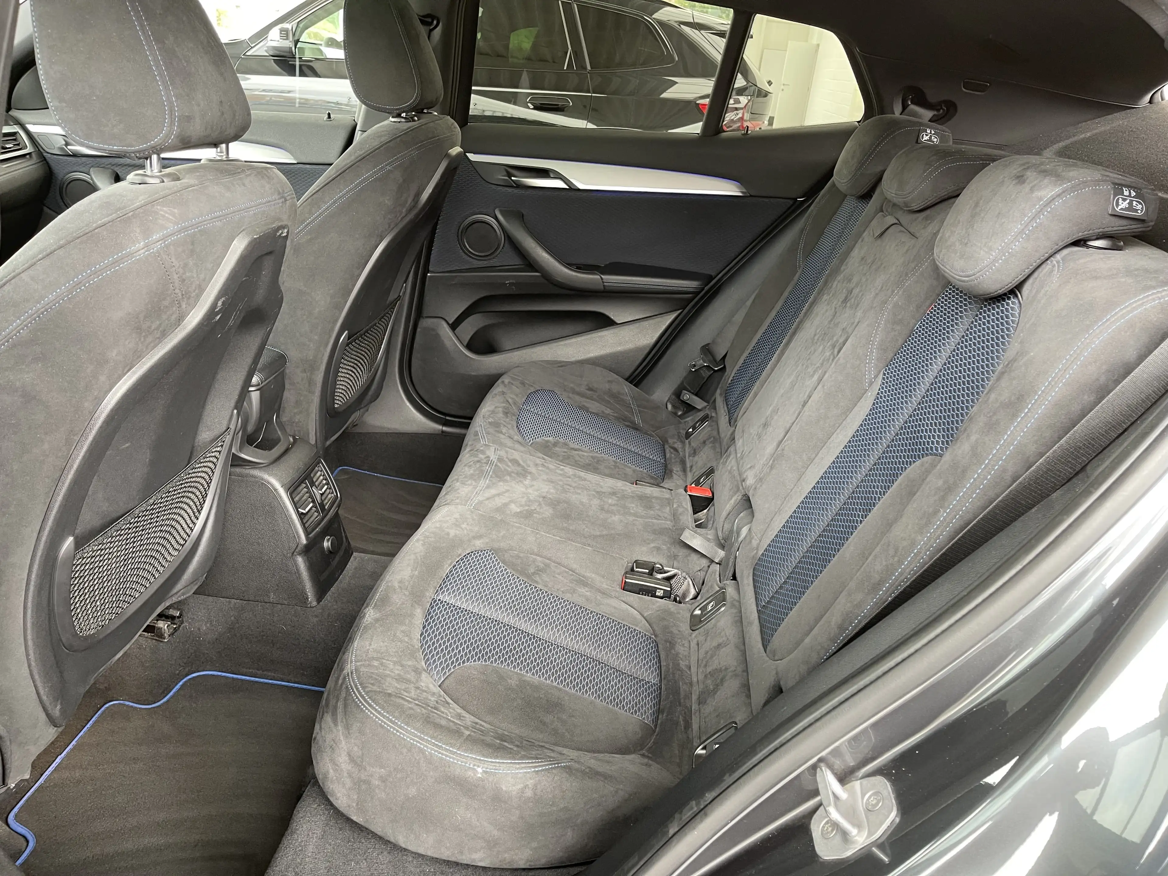 BMW X2 1.5i *** GARANTIE + PACK M + TOIT PANO + LED + GPS *** — photo 12