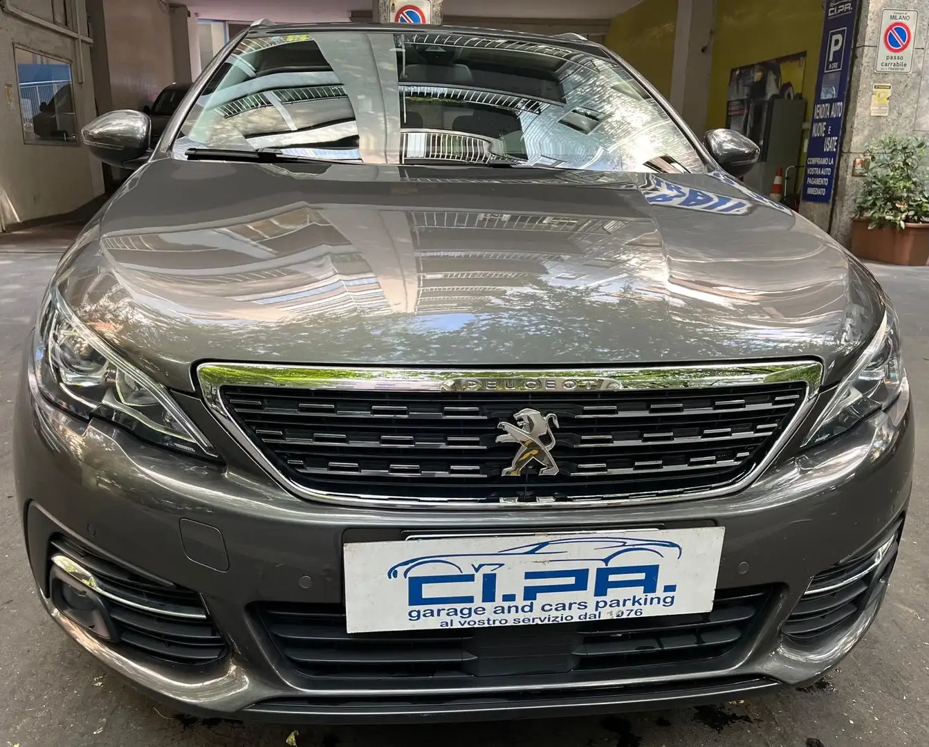 Peugeot 308 308 II 2018 SW SW 1.2 puretech t Allure s Grijs - 1