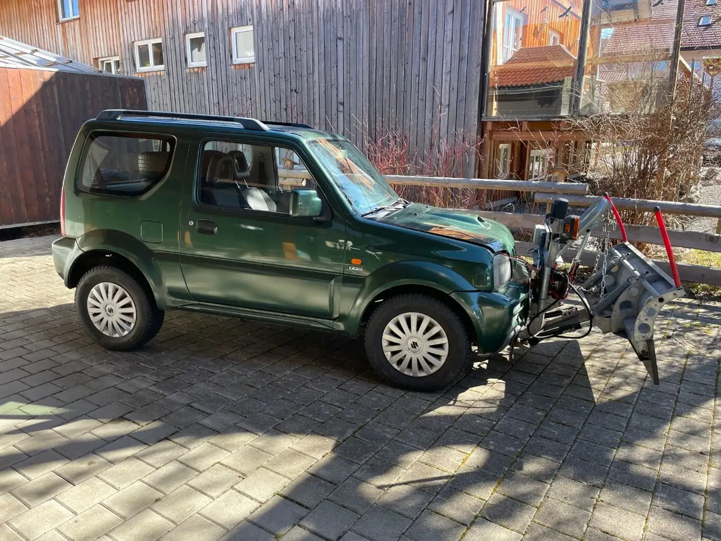 Suzuki Jimny LIM. 1.5 DDIS 3D M/T CLUB Grün - 1