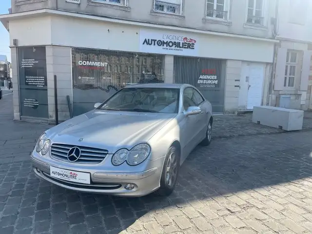 Mercedes-Benz CLK Coupé 240 Elegance 2.6 i V6 18V 170 cv Boîte aut