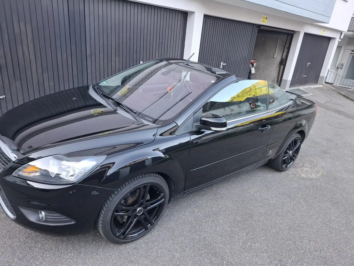 Ford Focus 2.0 TDCi DPF Titanium Schwarz - 1