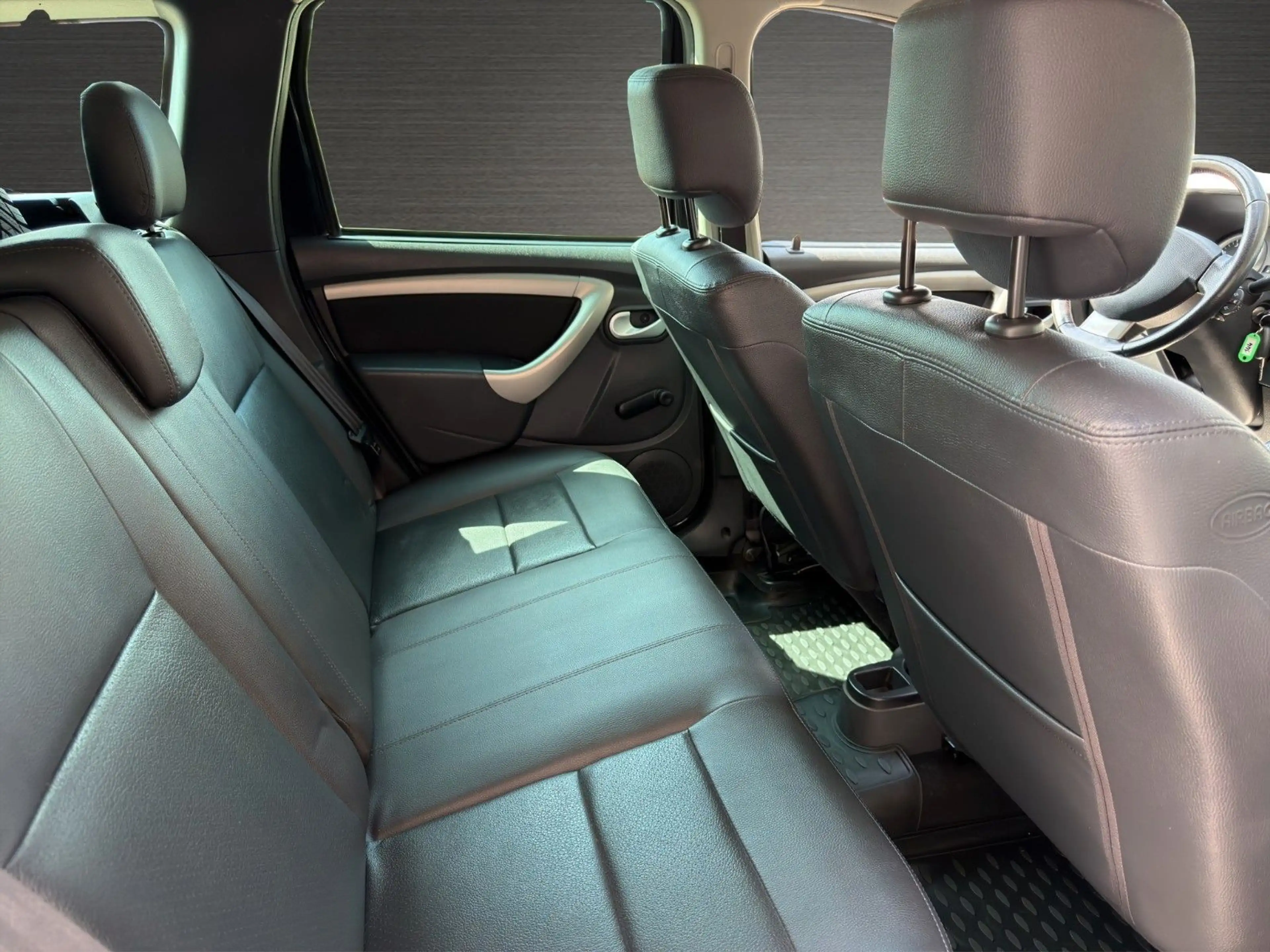 Dacia Duster I 1.5 dCi Laureate 4x4 Kamera SHZ AHK — photo 12