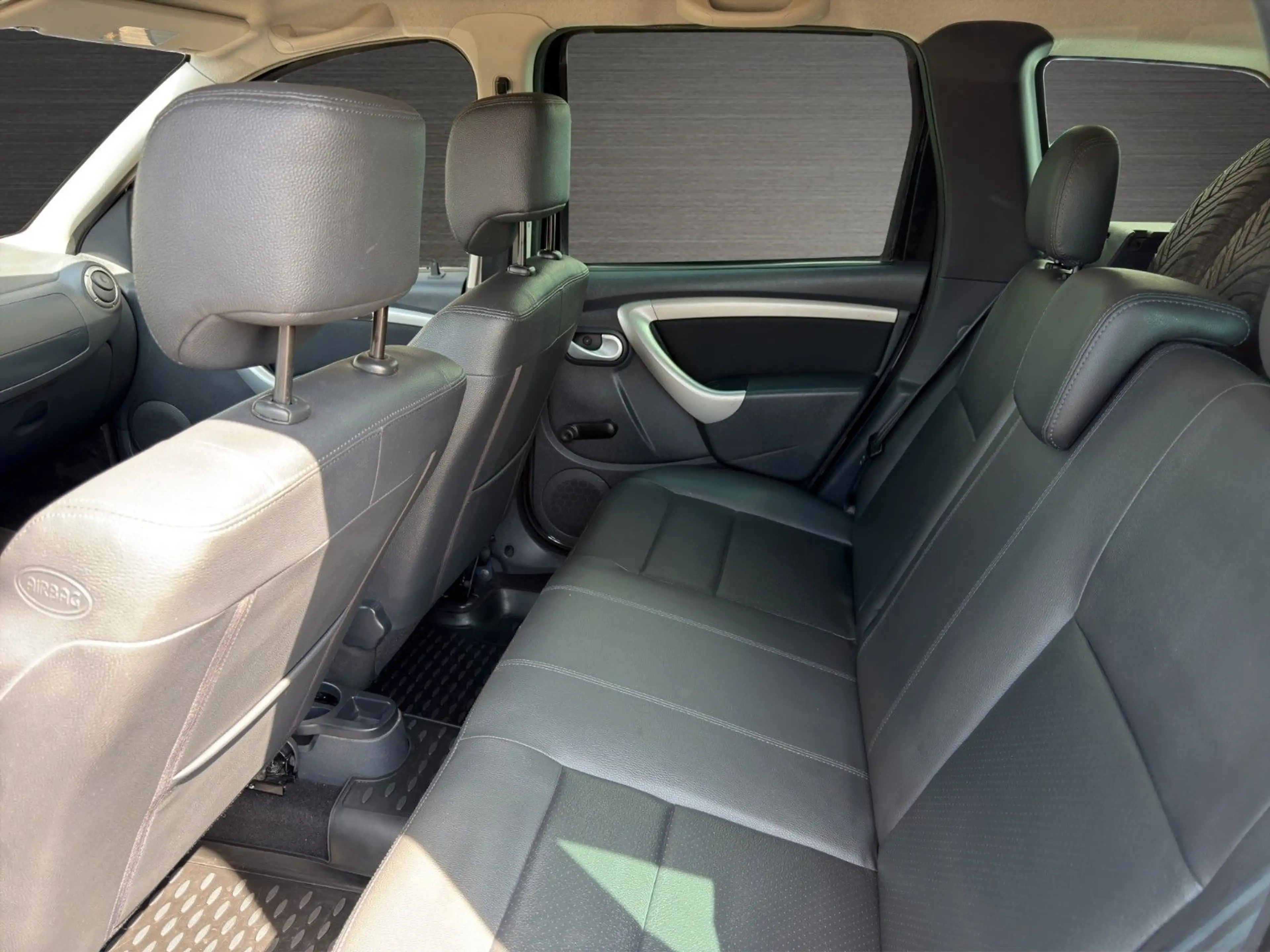 Dacia Duster I 1.5 dCi Laureate 4x4 Kamera SHZ AHK — photo 11