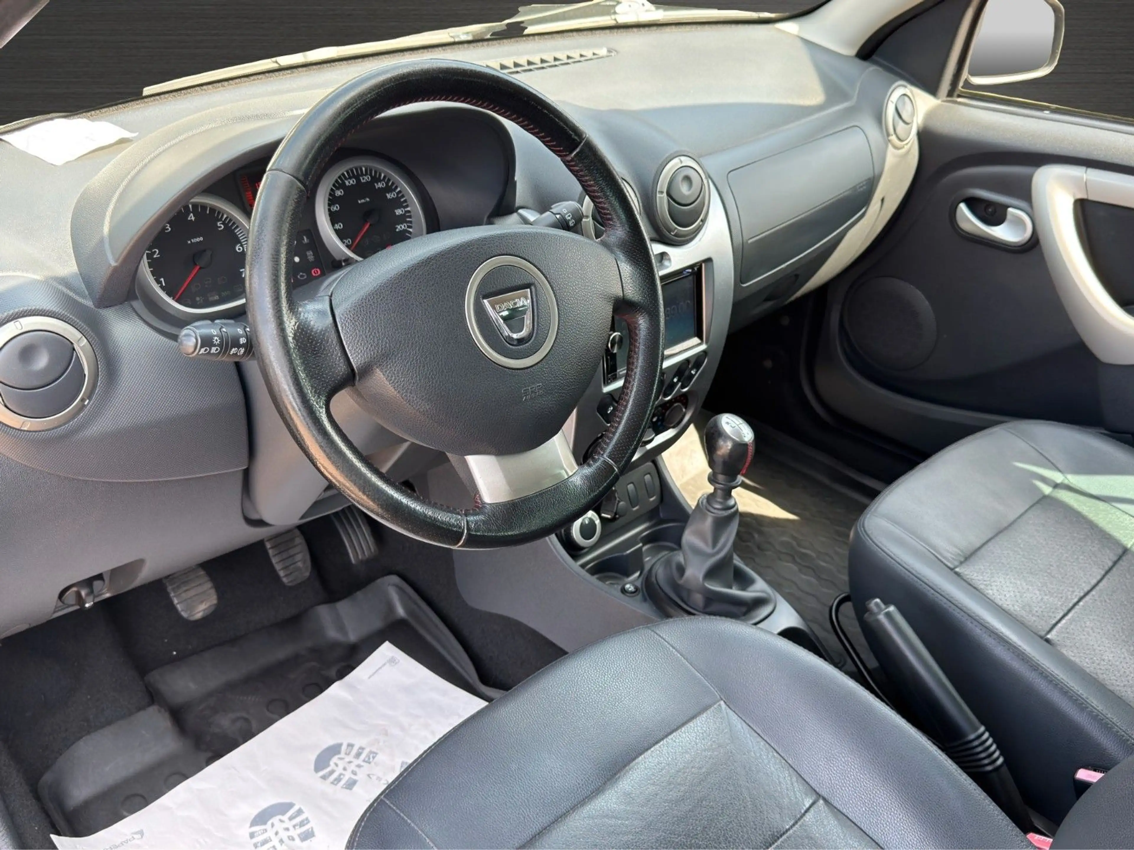 Dacia Duster I 1.5 dCi Laureate 4x4 Kamera SHZ AHK — photo 10