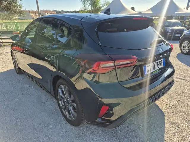 Ford Focus view 2