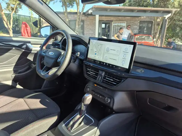 Ford Focus view 12