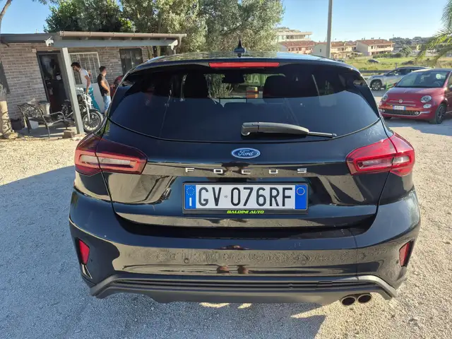 Ford Focus view 3
