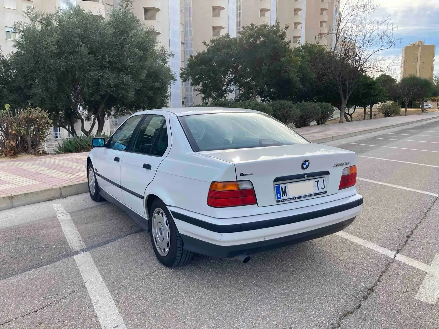 BMW 318 318iS Beyaz - 2