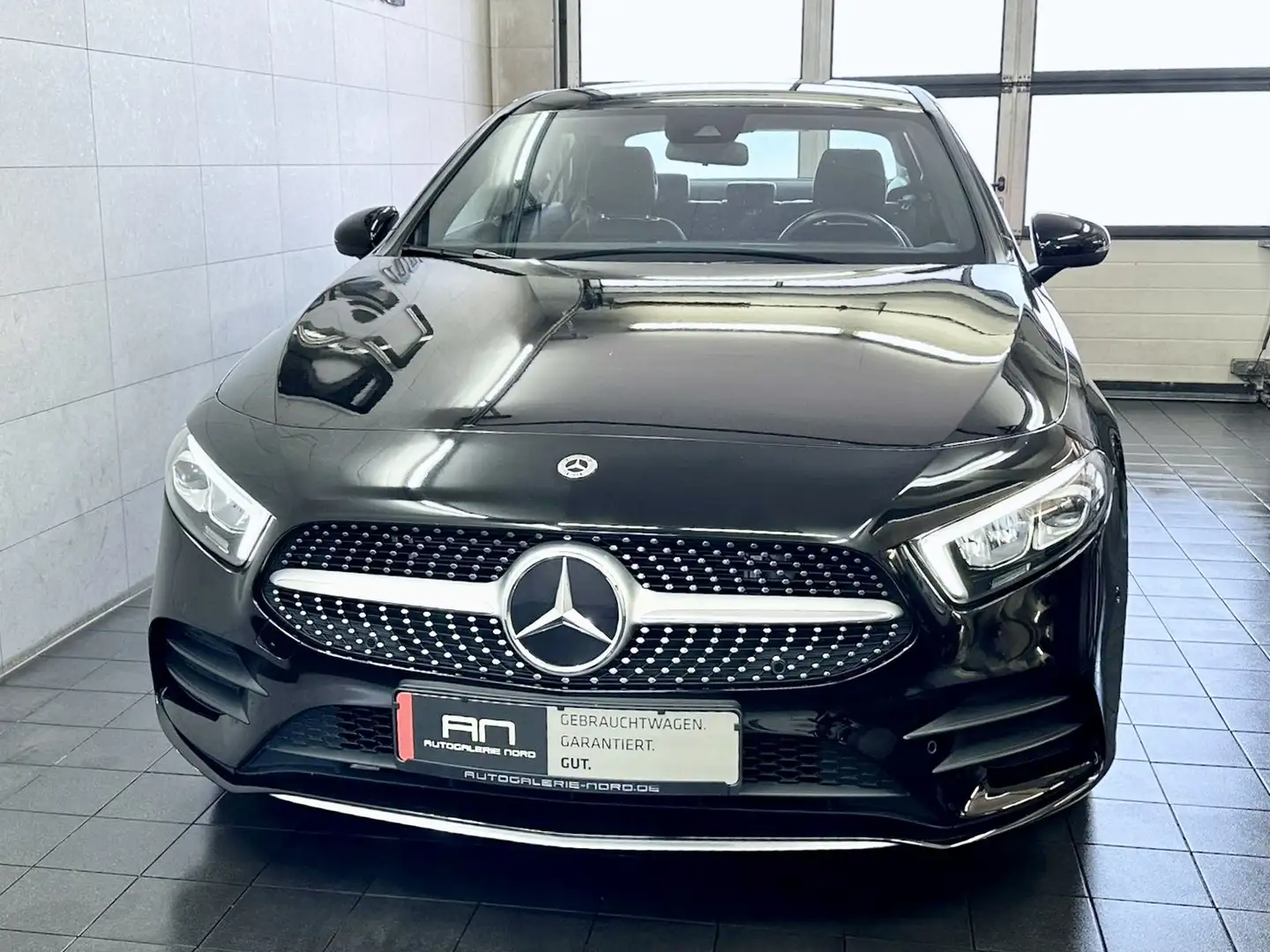 Mercedes-Benz A 250 e AMG Line Business+Connect Paket Zwart - 2