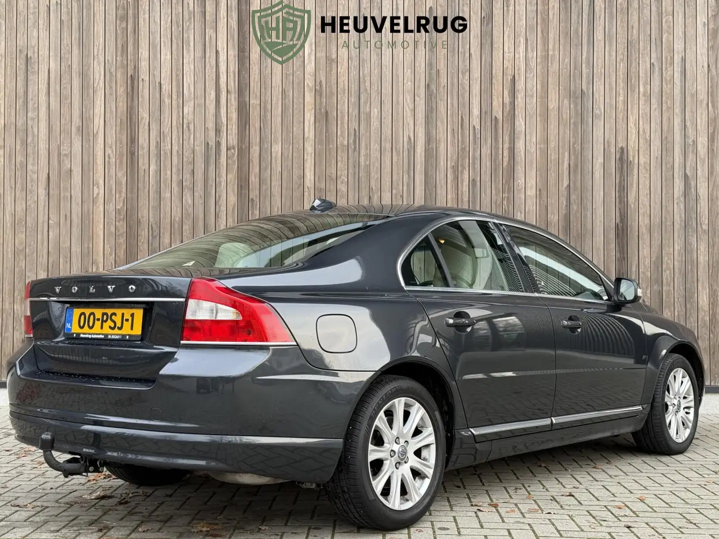 Volvo S80 2.0 T5 241pk Momentum | BI-Xenon Koplampen| NL-Aut Grau - 2