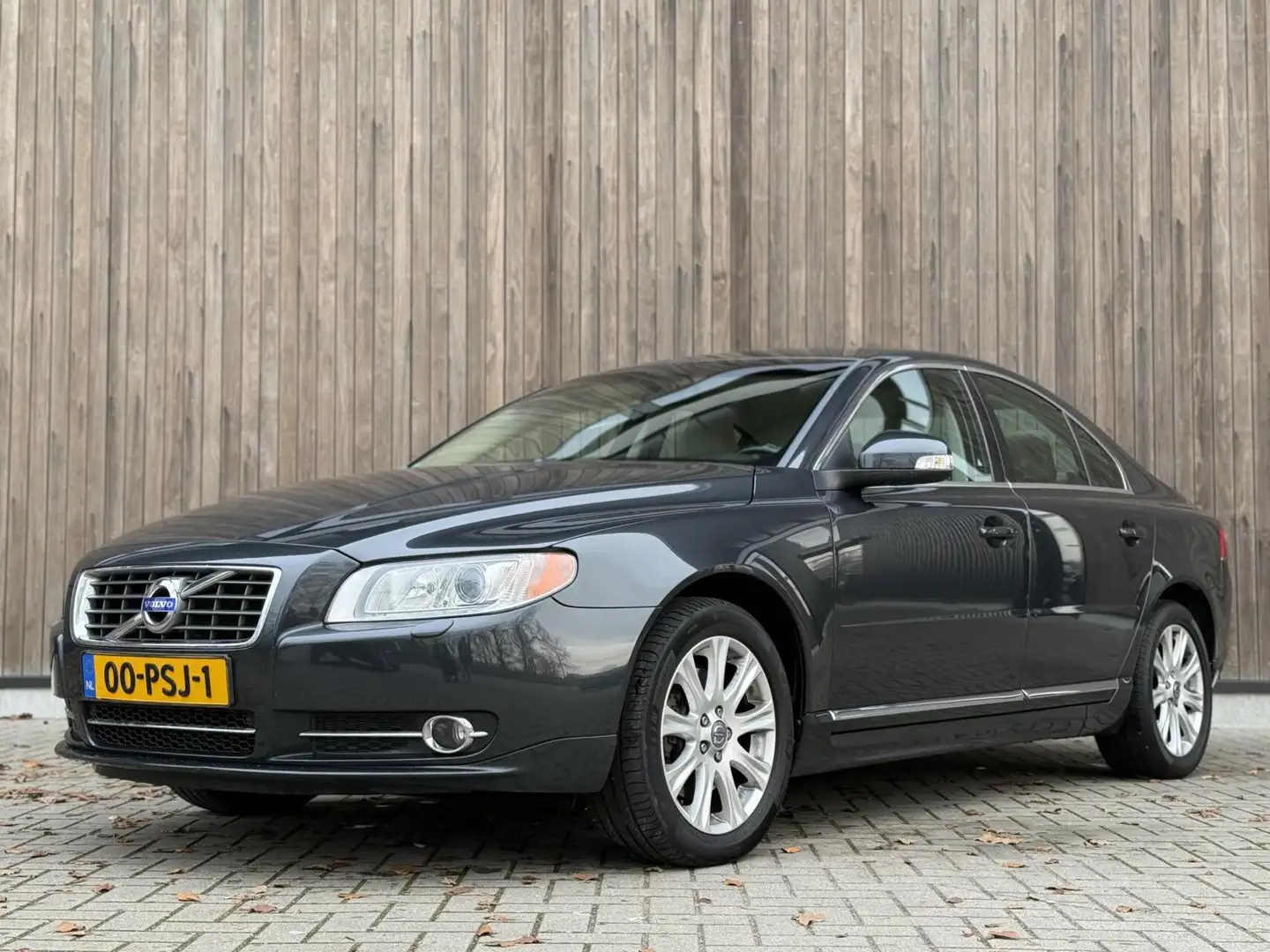 Volvo S80 2.0 T5 241pk Momentum | BI-Xenon Koplampen| NL-Aut Gris - 1
