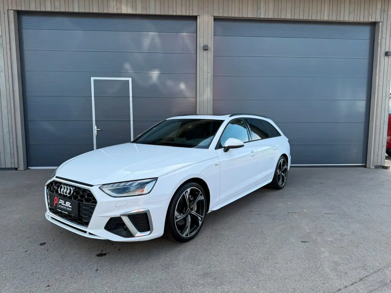 Audi A4 Avant 40 TDI quattro S line *Pano *HUD *AHK
