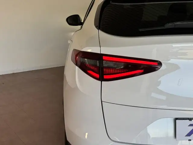 Alfa Romeo Stelvio view 14