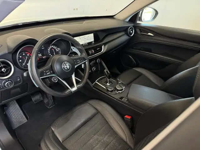 Alfa Romeo Stelvio view 5
