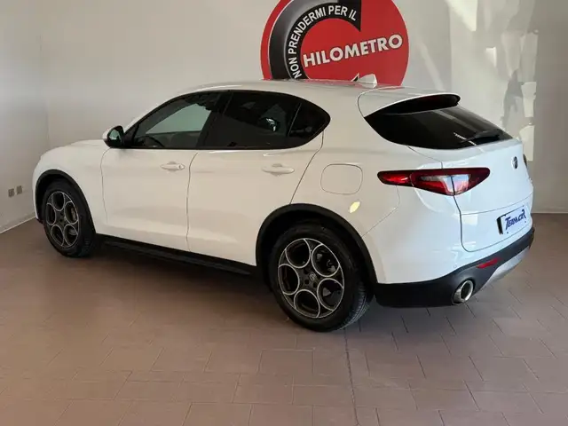 Alfa Romeo Stelvio view 3