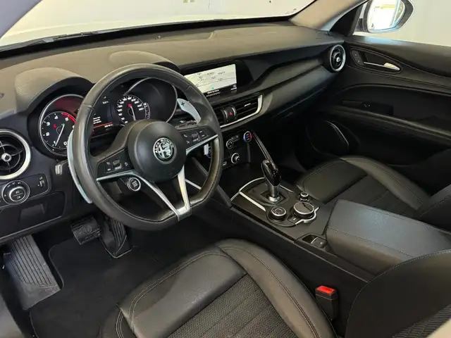 Alfa Romeo Stelvio view 9