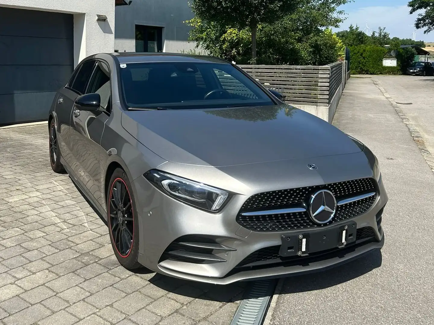 Mercedes-Benz A 200 AMG Line / Memory Sitze / Anhängevorrichtung - 1