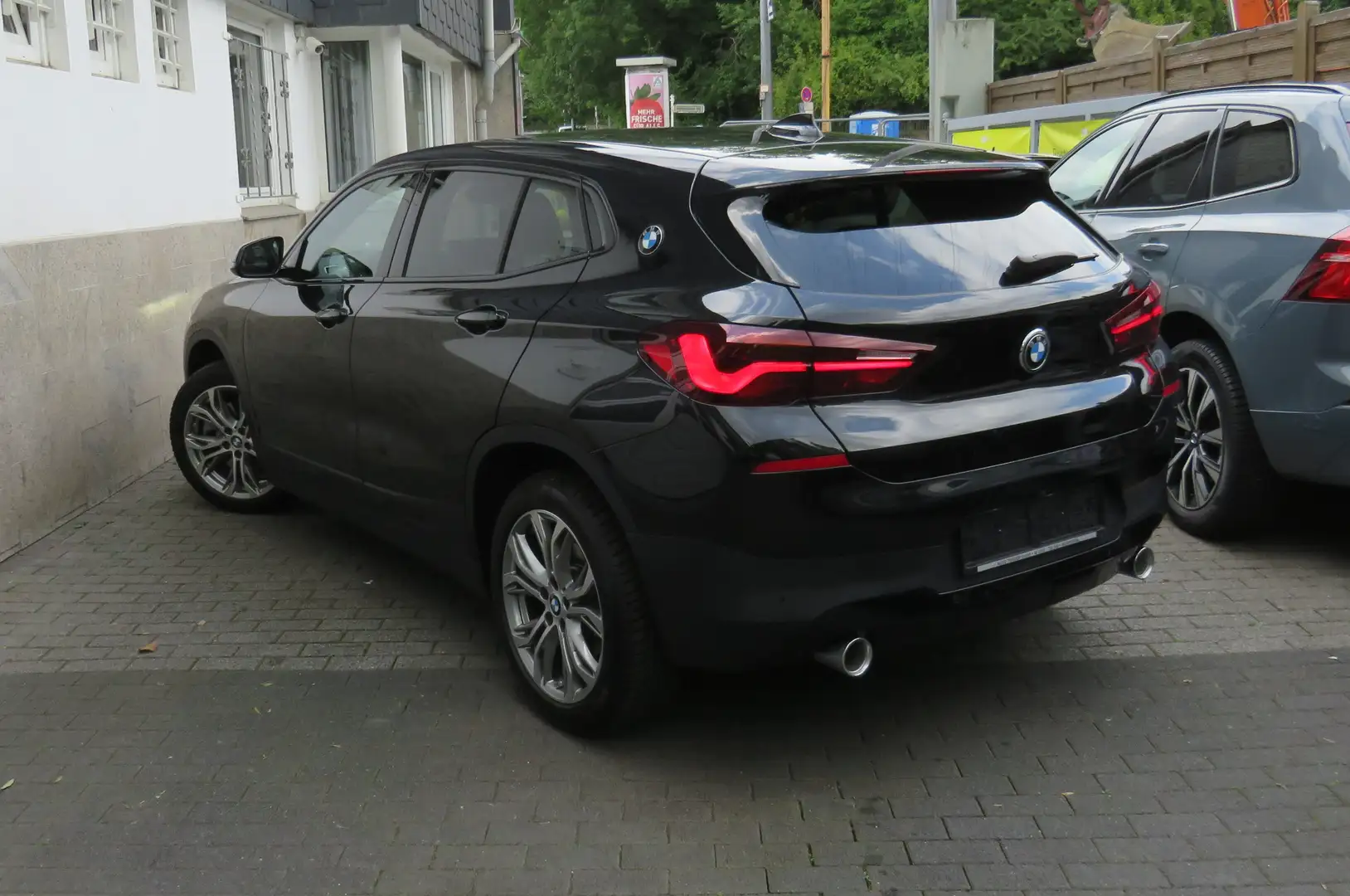 BMW X2 20 d Advantage Plus / LED, Head Up, R-Kam, Top Schwarz - 2