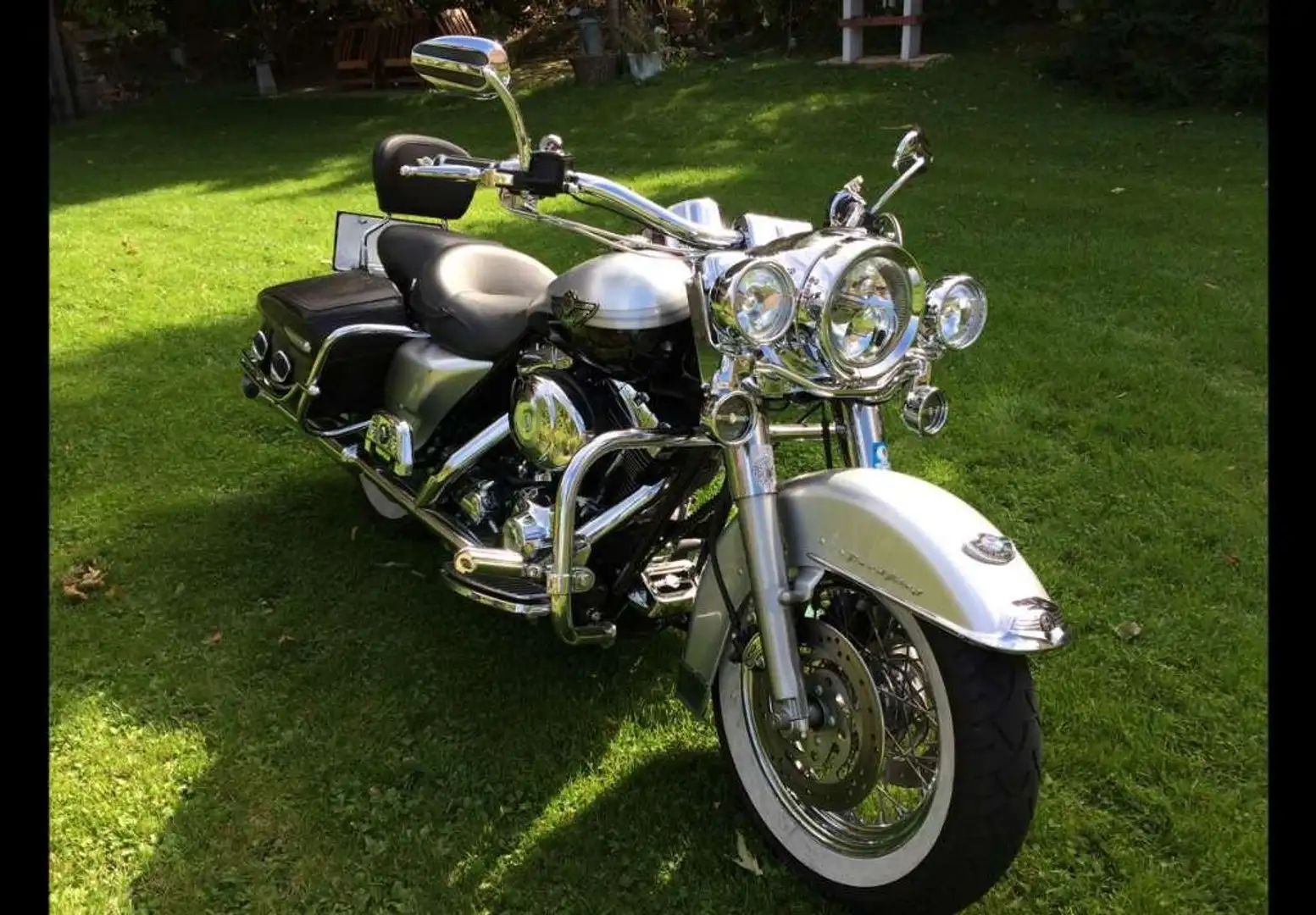 Harley-Davidson Road King FLHRCI Argent - 1