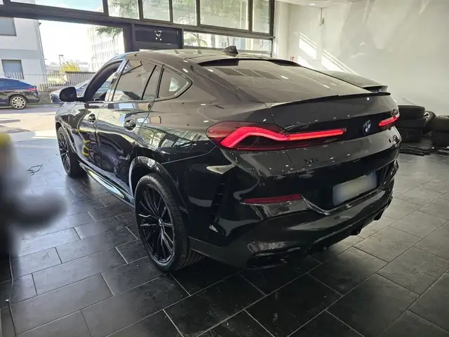BMW X6 view 3