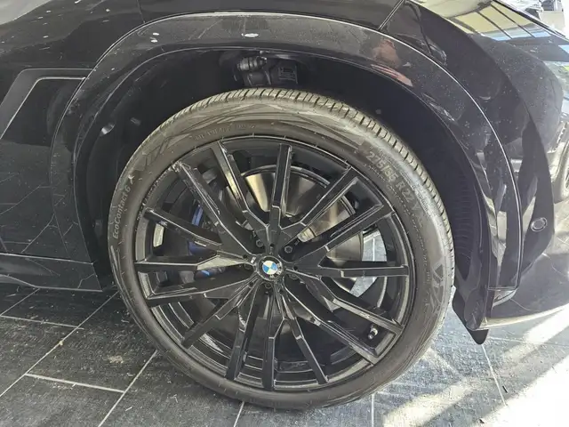 BMW X6 view 5