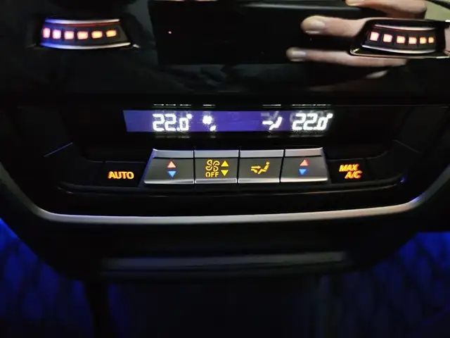 BMW X6 view 12