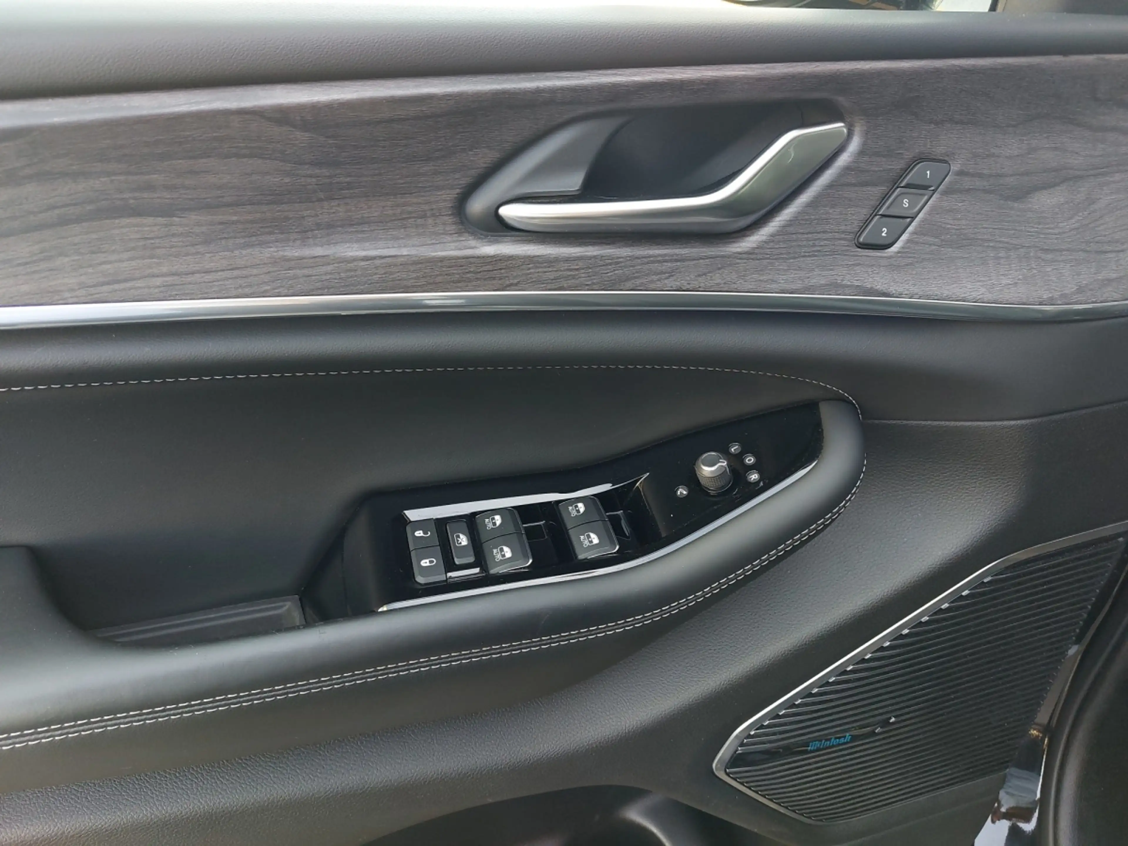 Jeep Grand Cherokee 2.0 PHEV 13,3kWh AT 4xe Overland — photo 18
