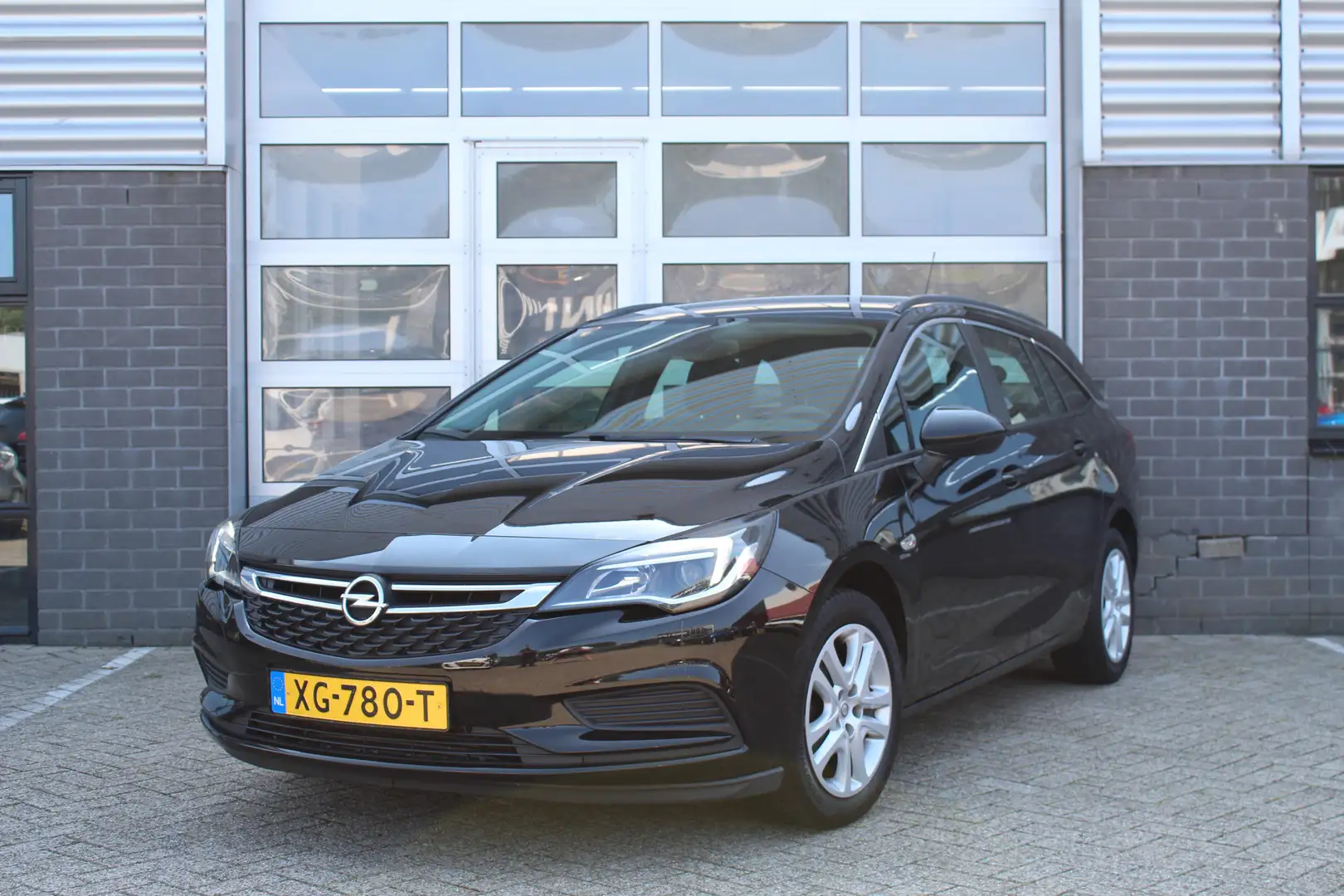 Opel Astra Sports Tourer 1.4 Turbo Business+ 150 PK / Carplay Zwart - 1