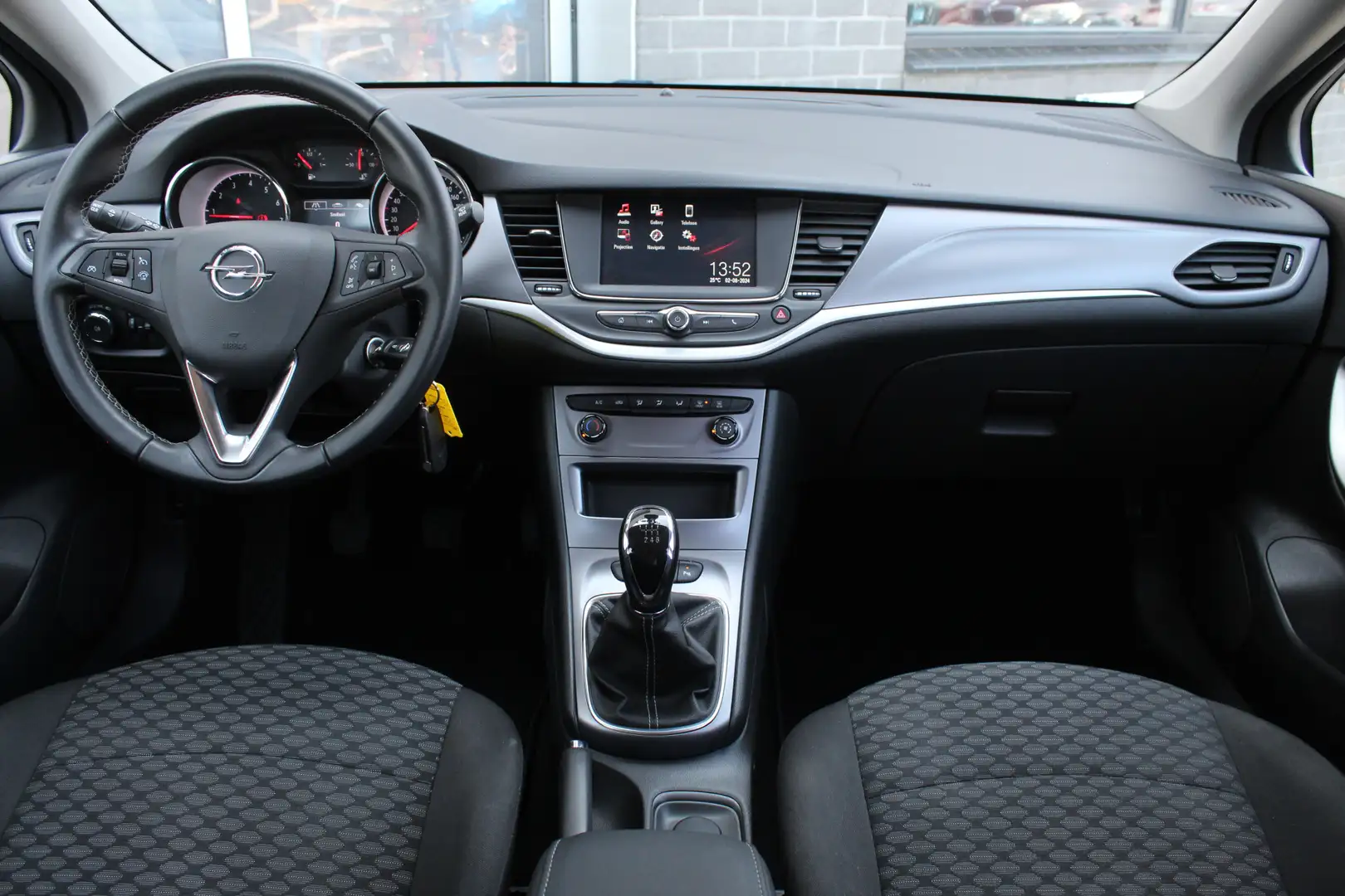 Opel Astra Sports Tourer 1.4 Turbo Business+ 150 PK / Carplay Zwart - 2