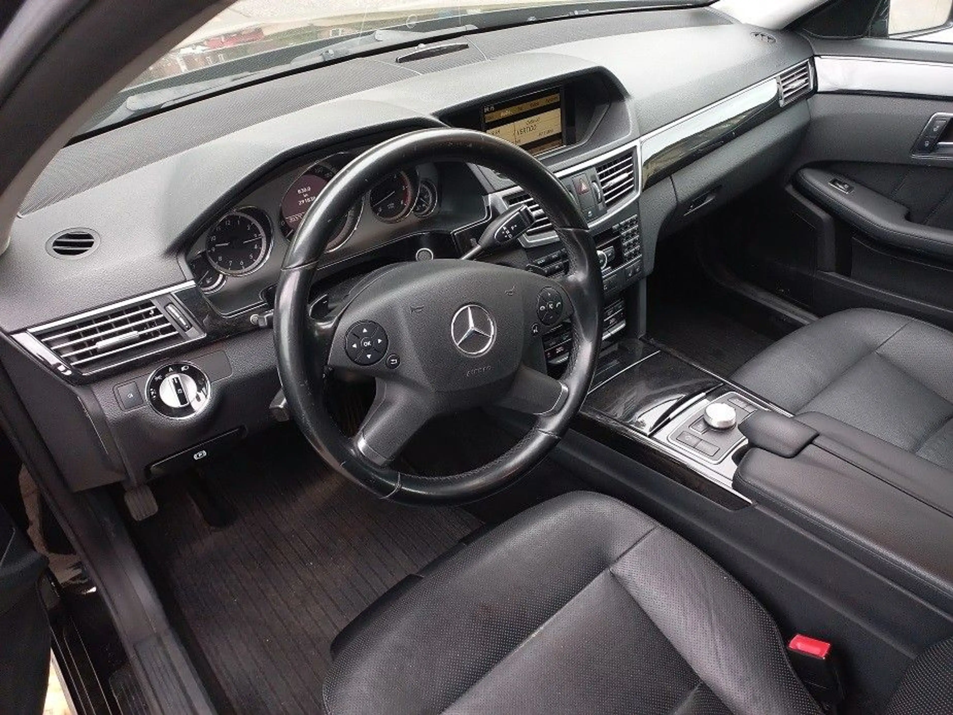 Mercedes-Benz E 350 CDI Avantgarde 4Matic Klima Navi AMG18" — photo 21