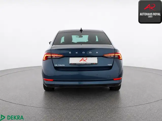 Skoda Octavia view 4