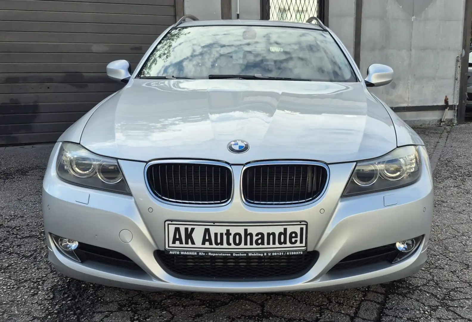 BMW 320 d touring Navi PanoramaD PDC Xenon Gris - 2