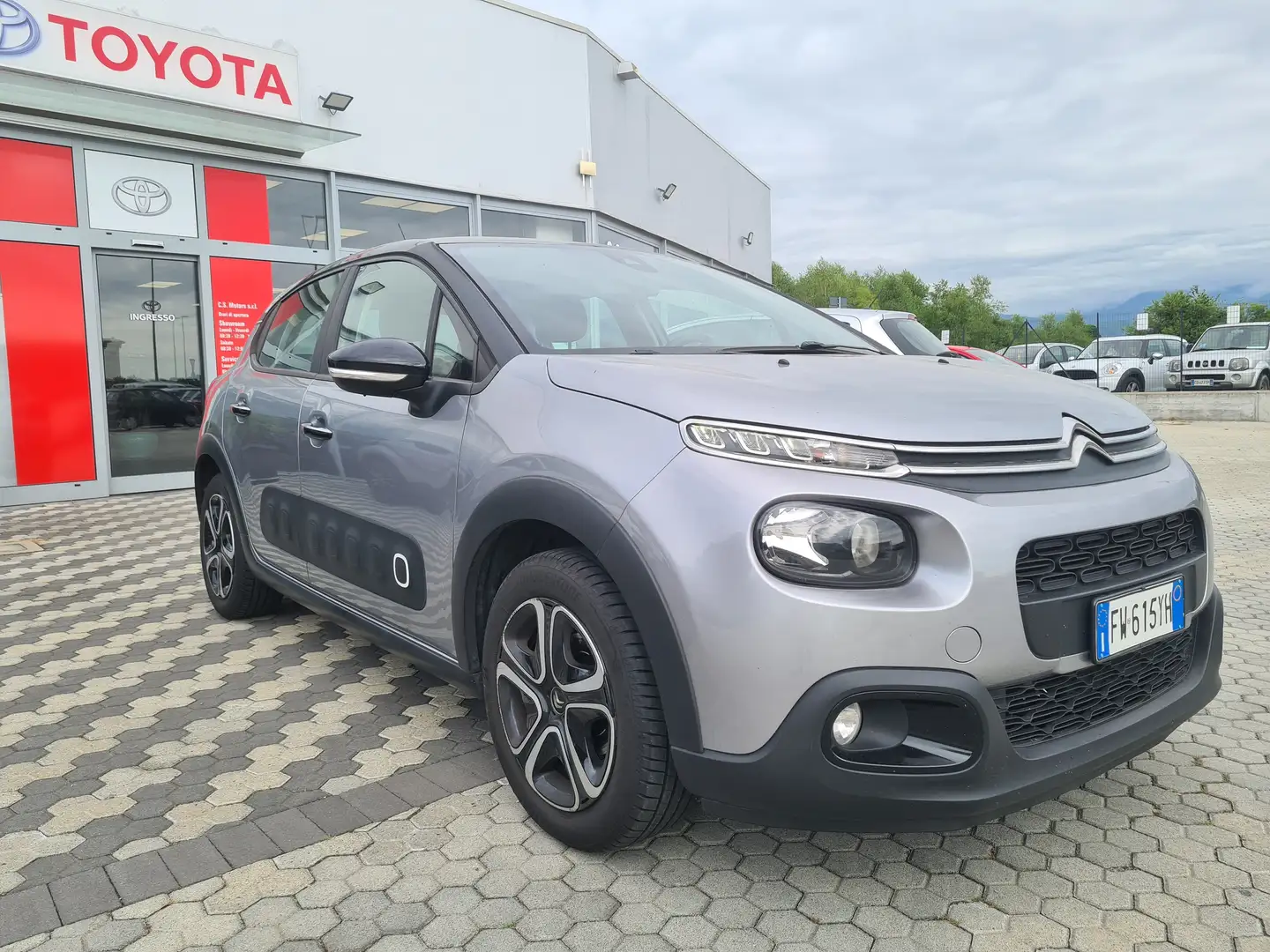 Citroen C3 1.2 puretech Shine s Gris - 2
