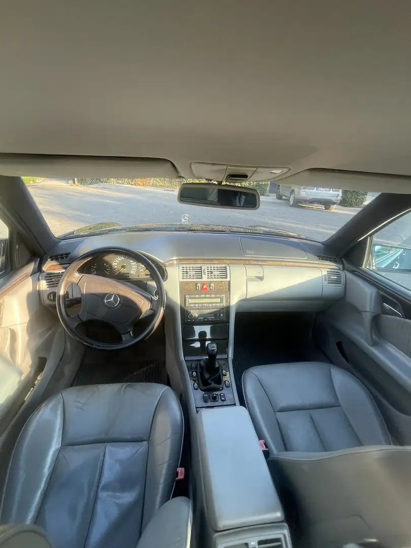 Mercedes-Benz E 200 k Avantgarde - 1