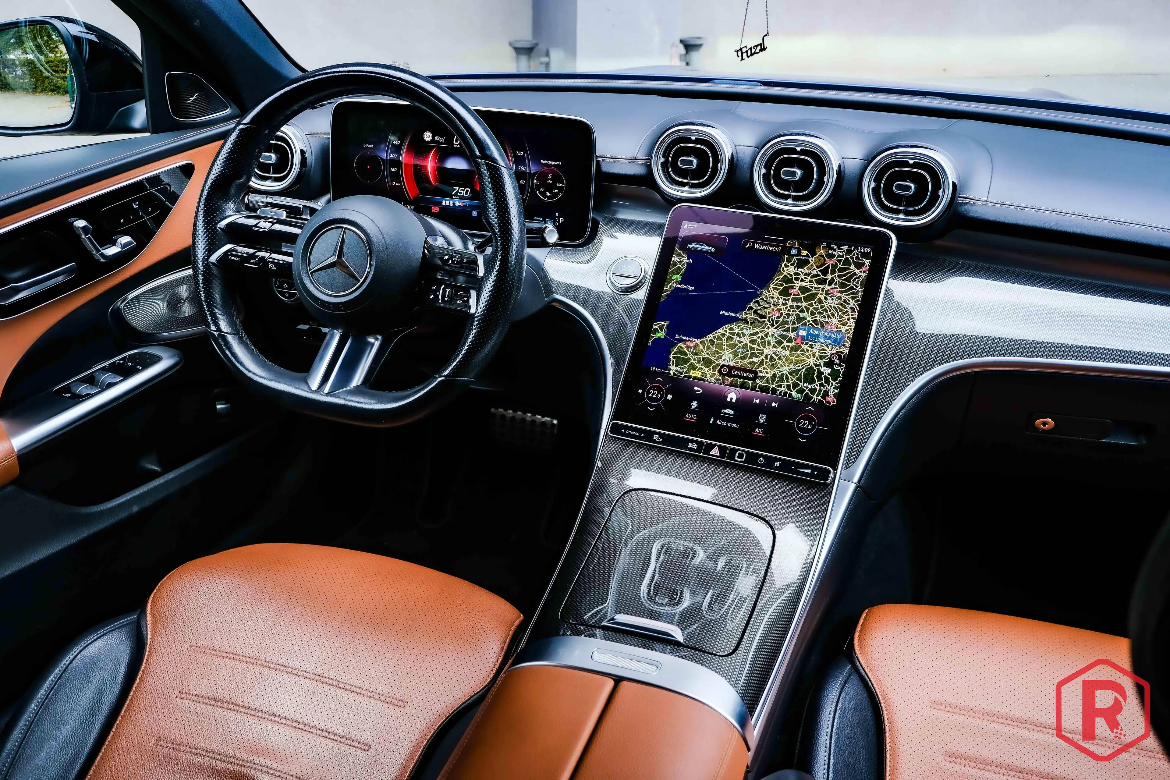 Mercedes-Benz C 220 d AMG Pano Burmester Digitallight — photo 10