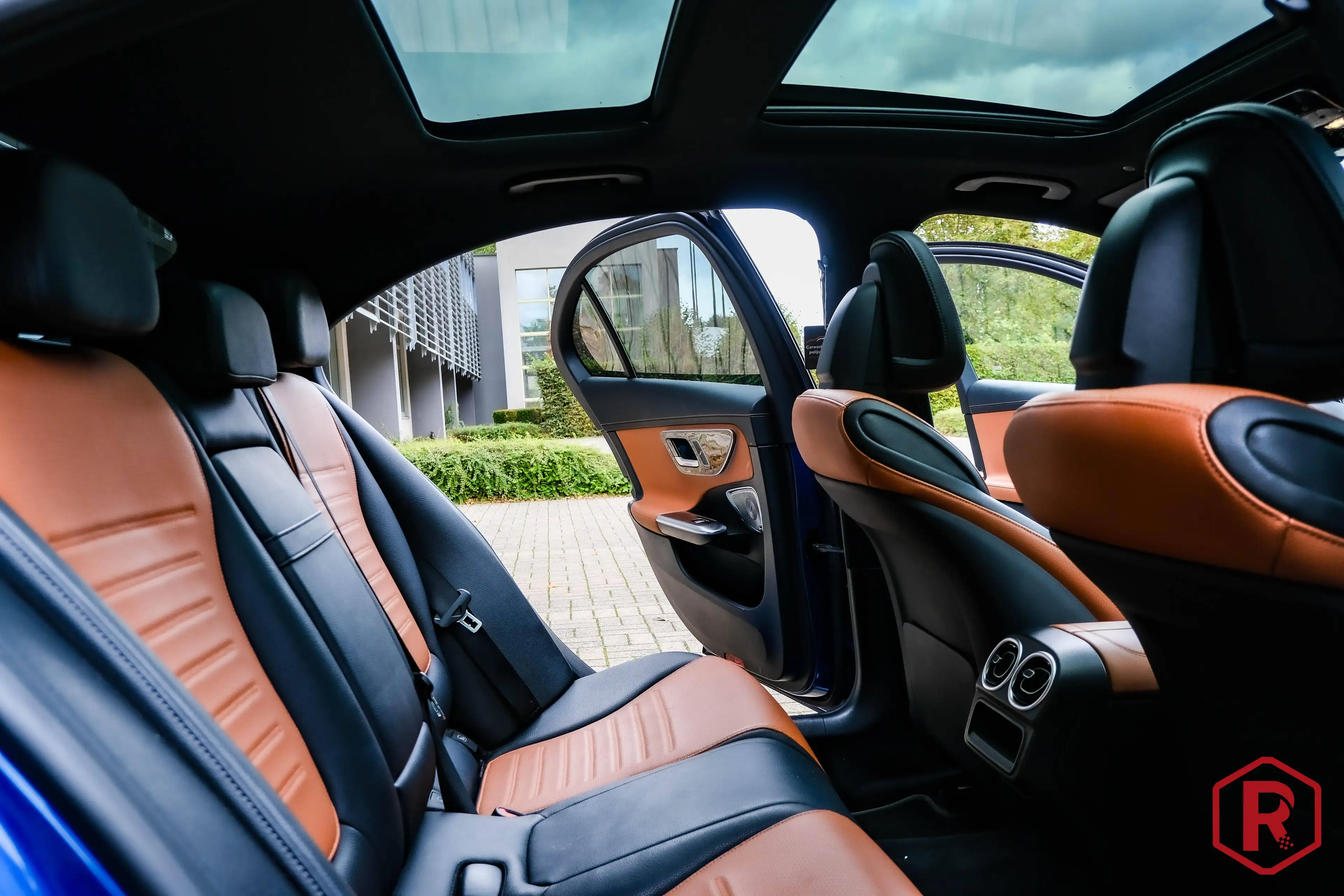 Mercedes-Benz C 220 d AMG Pano Burmester Digitallight — photo 12