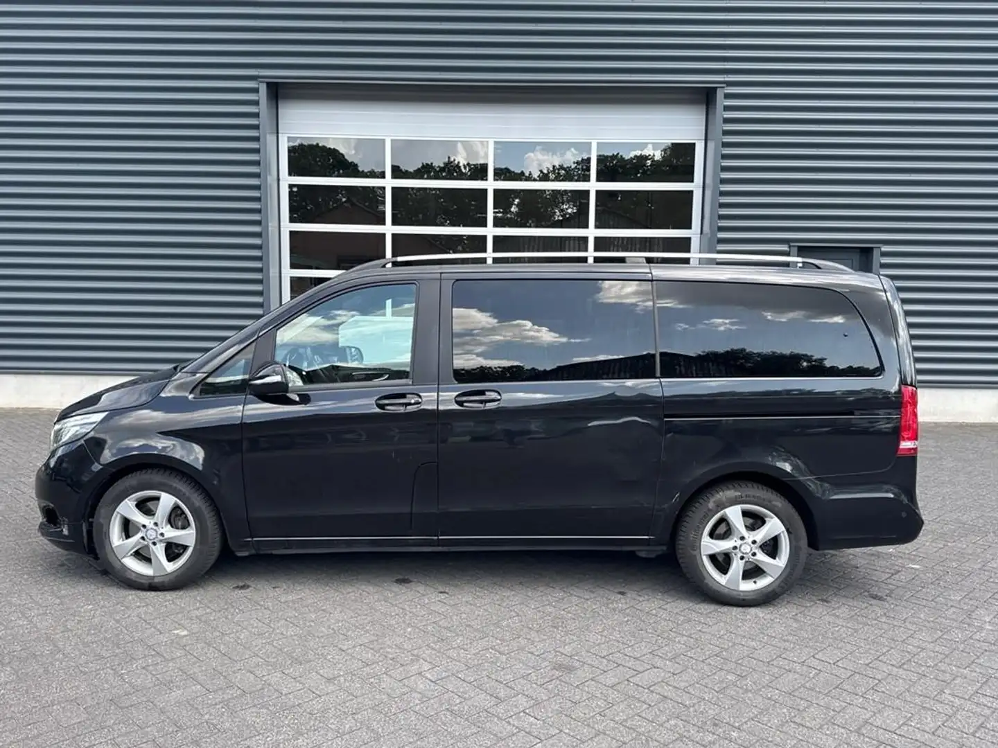 Mercedes-Benz V 220 CDI Lang, 7 Persoons, navigatie, cruise control , Zwart - 2
