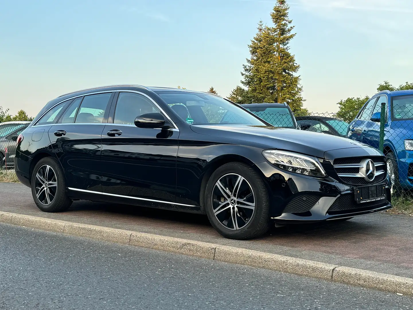 Mercedes-Benz C 200 C 200 T  LED Navi AVANTGARDE MBUX Navigation Plus Schwarz - 2