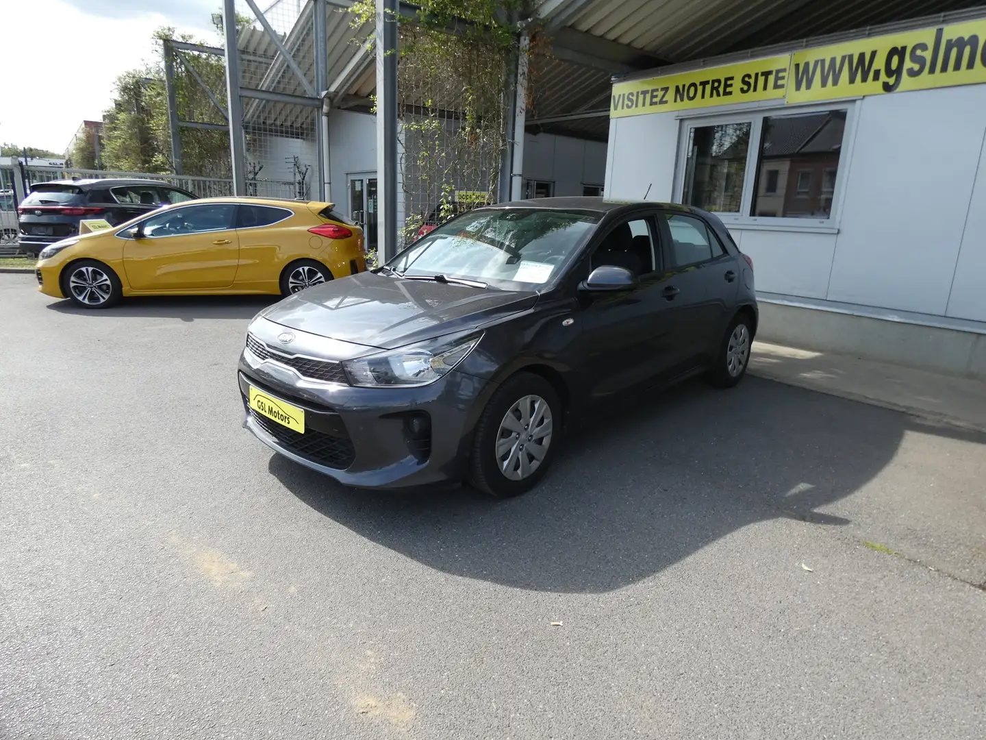 Kia Rio 1.2i 85cv 07/17 Noir Métal 5 portes Airco/Radio Gris - 1