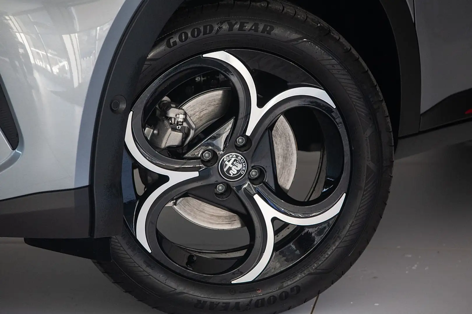 Alfa Romeo Junior Ibrida Speciale 1.2 MHEV e-DCT6 Grau - 2