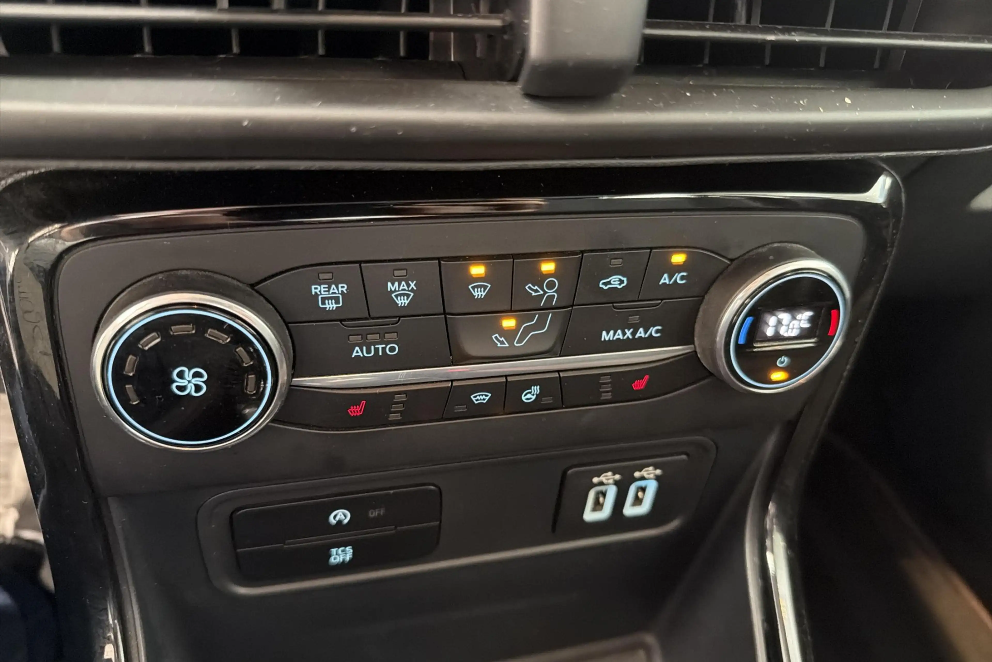 Ford EcoSport 1.0i EcoBoost 92kW ST-Line - All-Season banden & t — photo 15