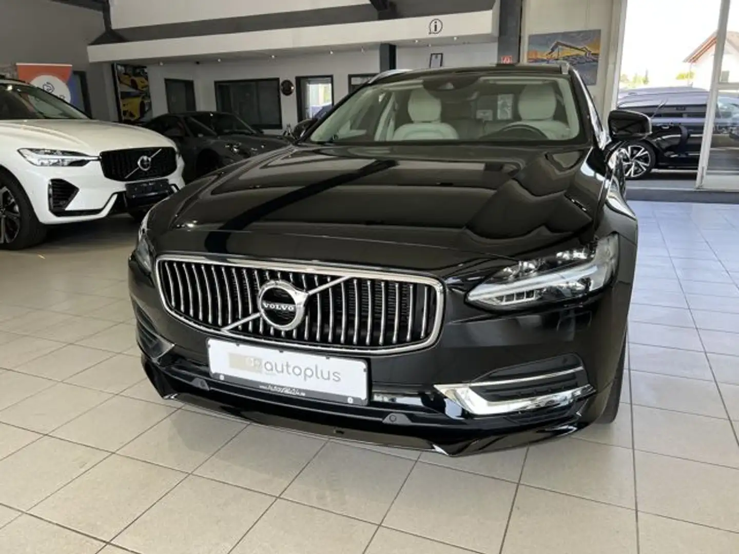 Volvo V90 T8 Inscription AWD HeadUp Pano WinterPro LED Noir - 2