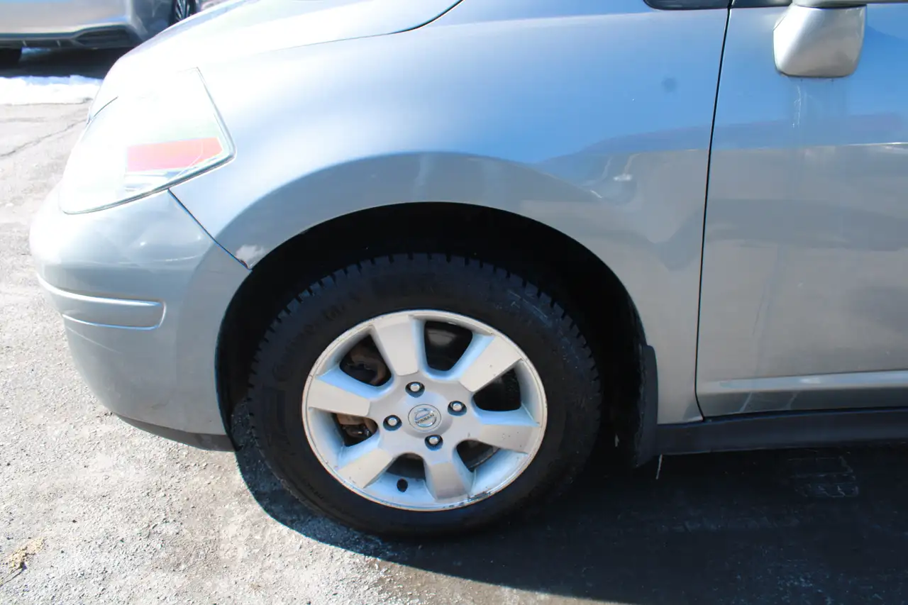 Nissan Versa снимка Nissan Versa