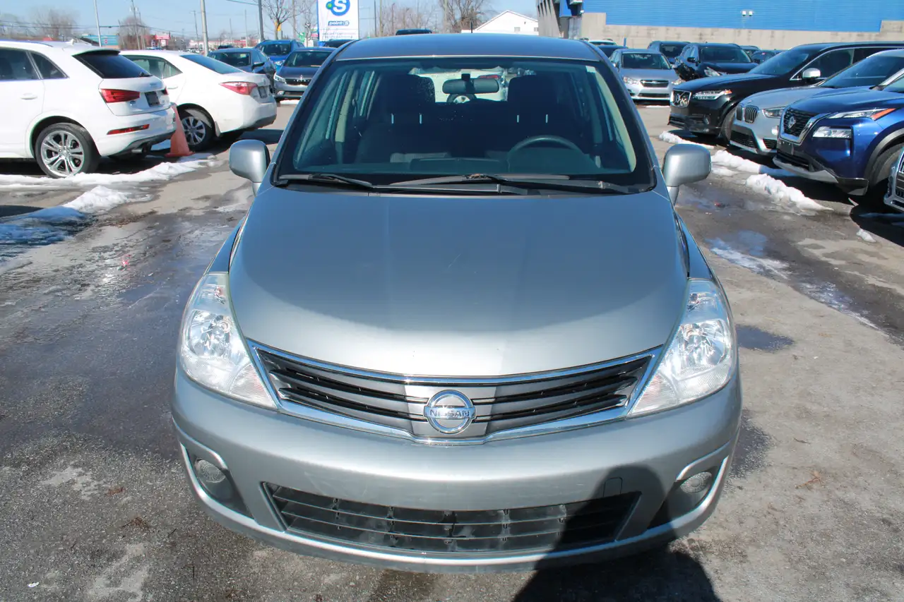 Nissan Versa снимка Nissan Versa