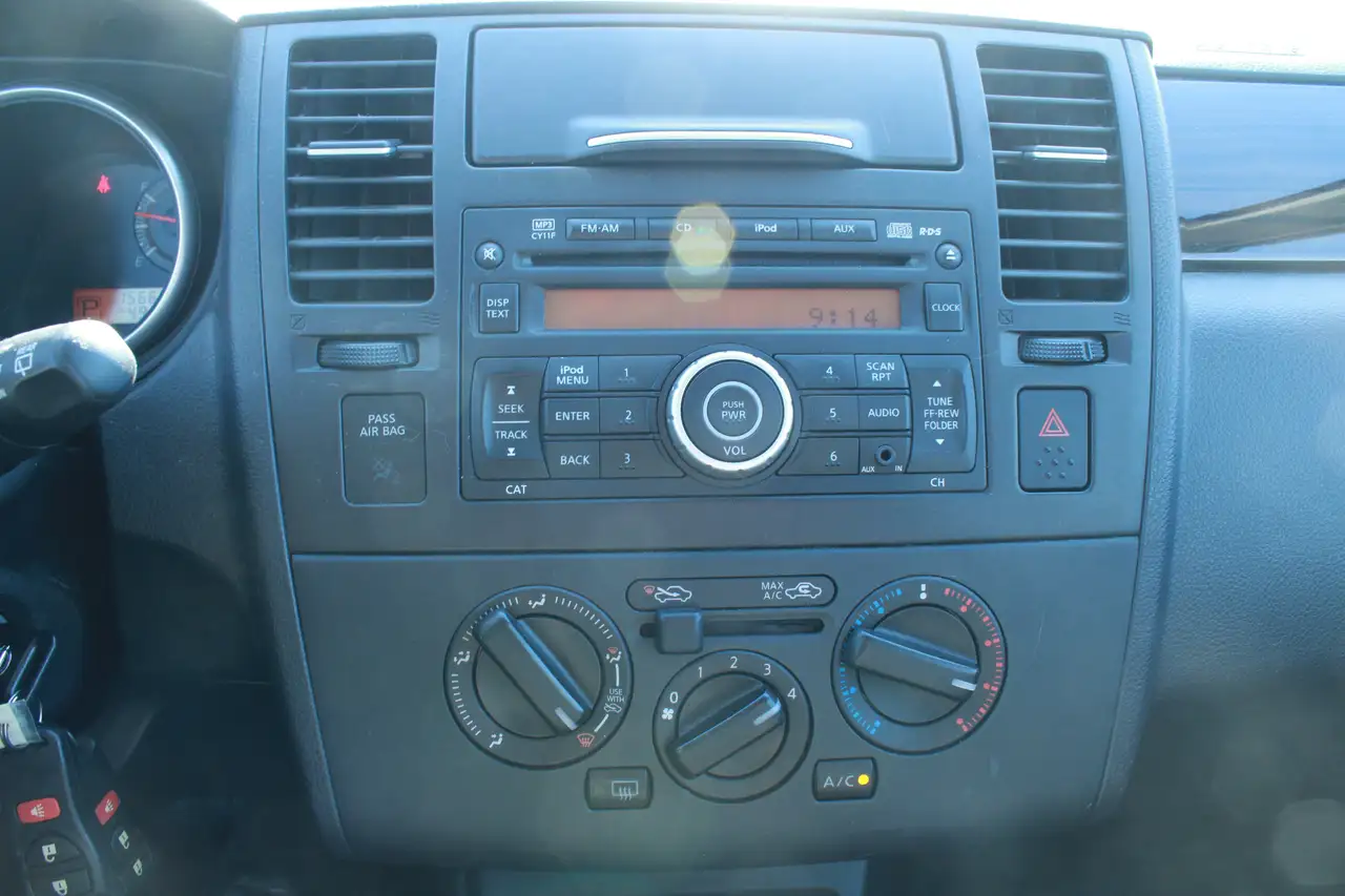 Nissan Versa снимка Nissan Versa
