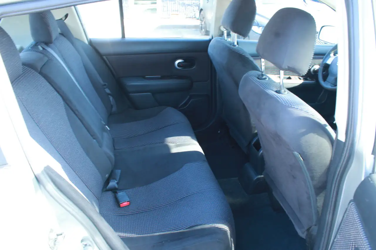 Nissan Versa снимка Nissan Versa