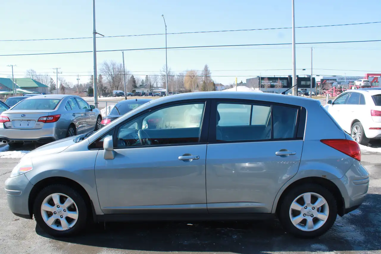 Nissan Versa снимка Nissan Versa