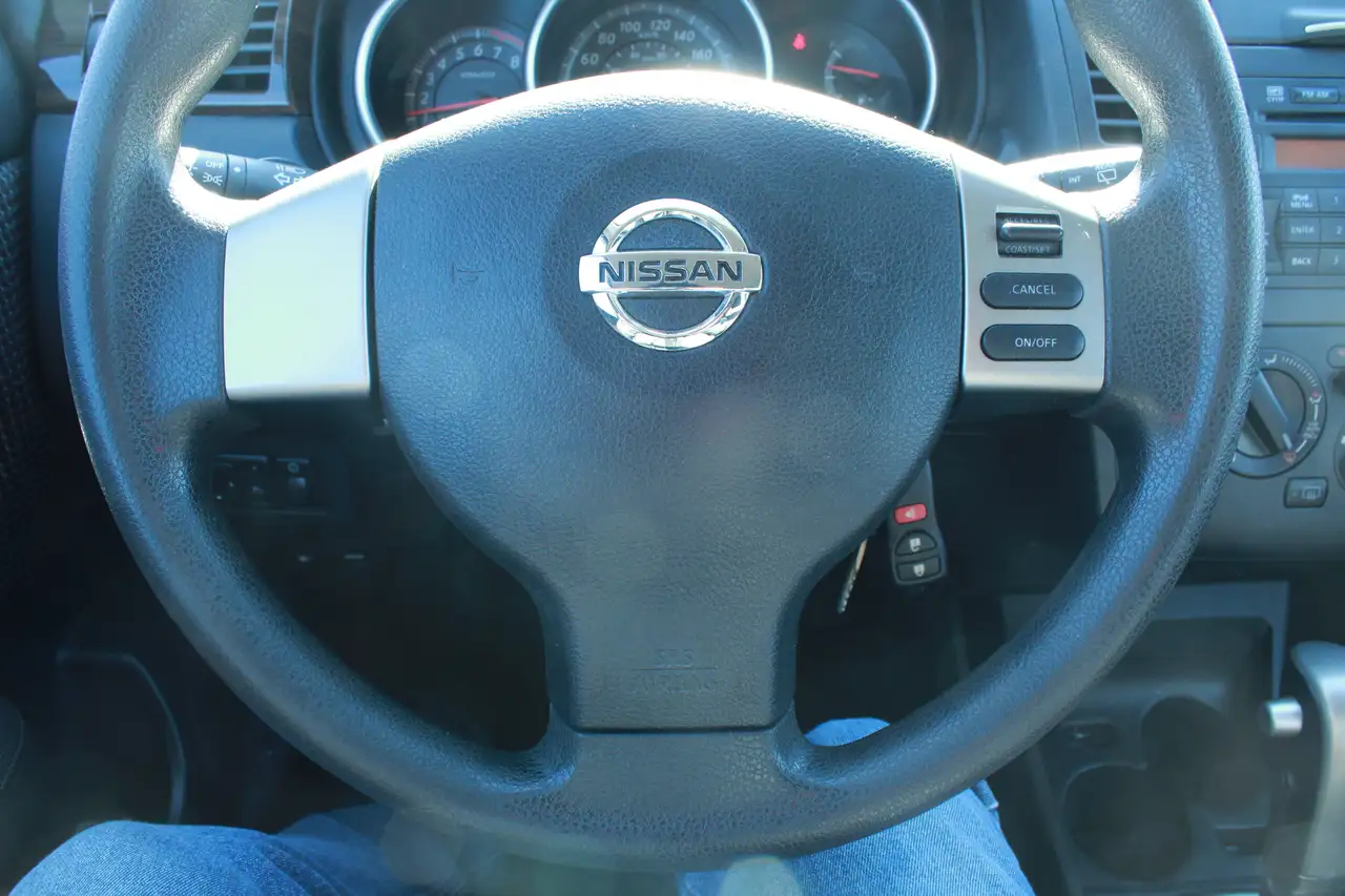 Nissan Versa снимка Nissan Versa