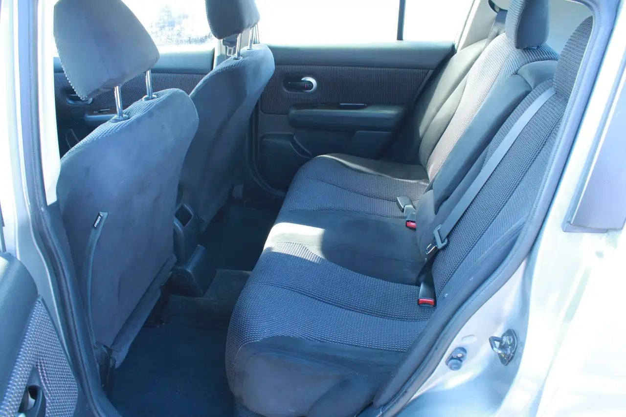 Nissan Versa снимка Nissan Versa