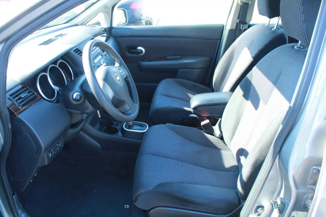 Nissan Versa снимка Nissan Versa